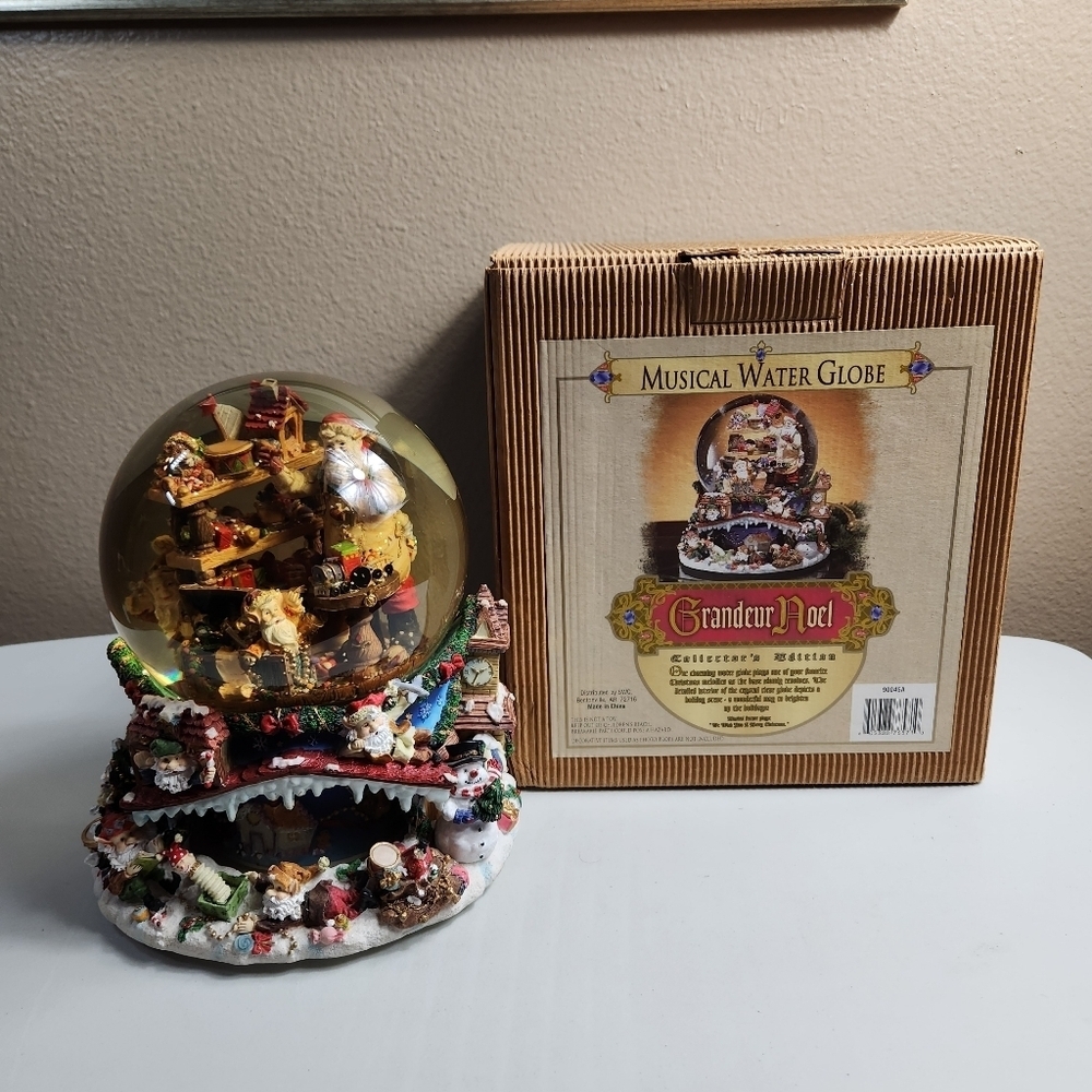 Grandeur Noel Vintage 1999 Musical Santa's Workshop Snow Globe